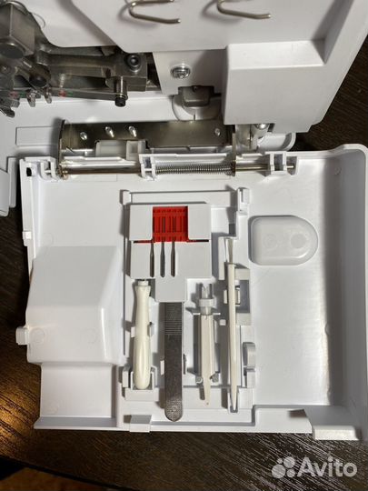 Оверлок Merrylock 220