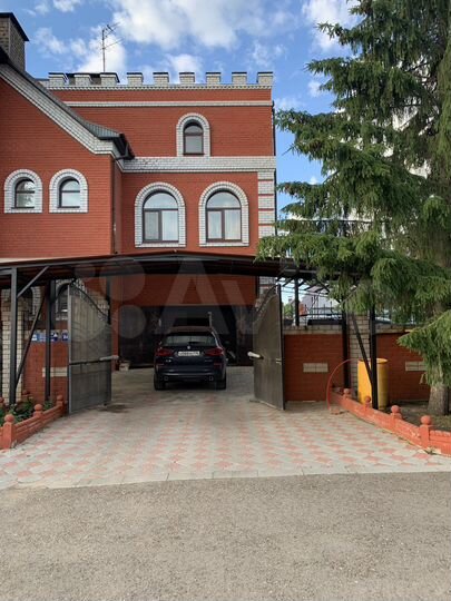 Коттедж 400 м² на участке 12 сот.