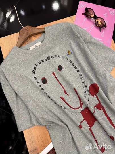 Футболка vivienne wastwood