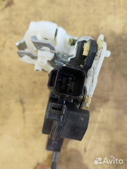 Замок задней левой двери Mitsubishi Lancer 10