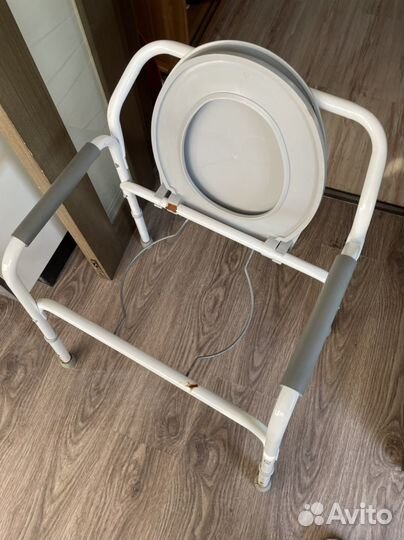 Кресло туалет для пожилых людей