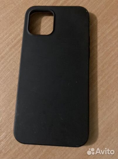 Чехлы на iPhone 12