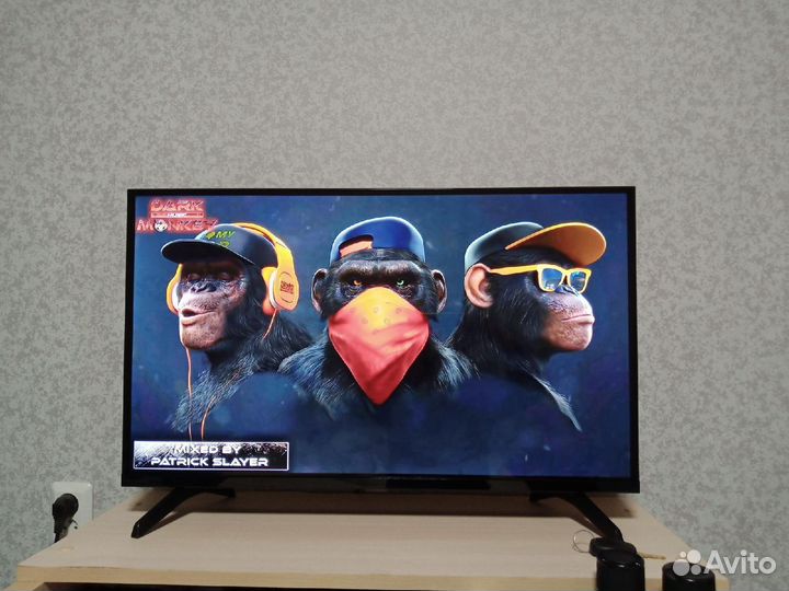 Телевизор SMART tv 81 см