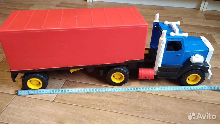 Трактор с прицепом, грузовик, фура