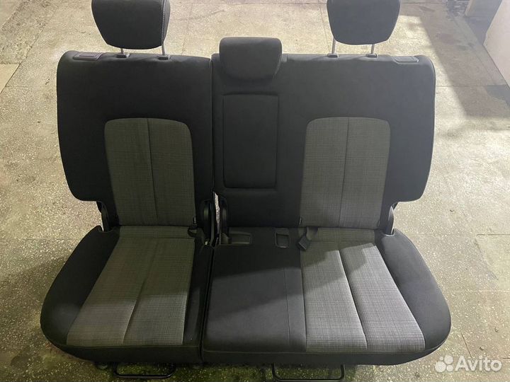 Задний ряд сидений Kia Venga