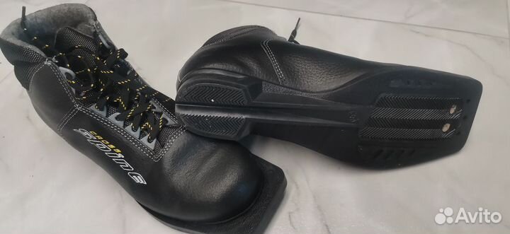 Лыжные ботинки