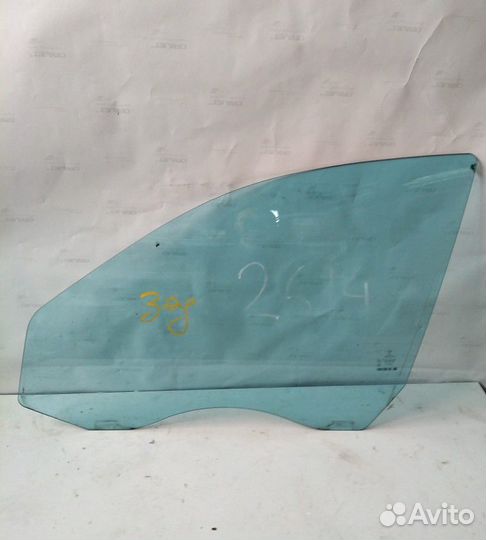 Стекло переднее левое Мерседес 211 голубое