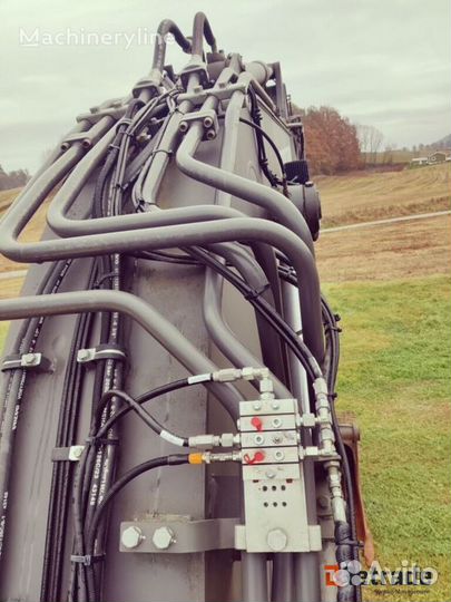 Гусеничный экскаватор Volvo EC235C, 2014