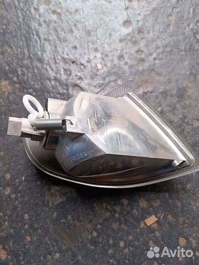 Поворотник передний левый Ваз 2114