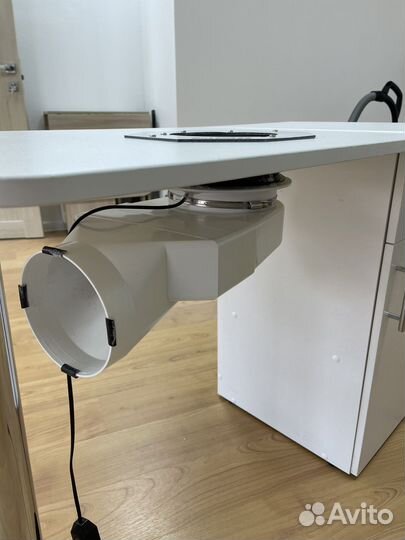 Маникюрный стол складной