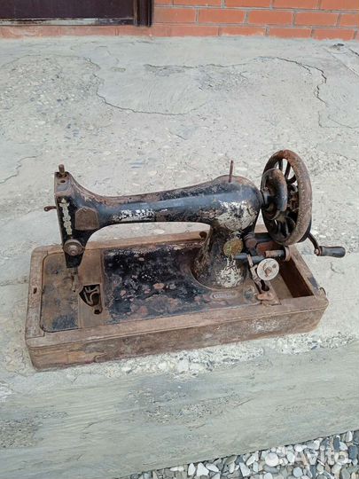 Швейная машинка зингер