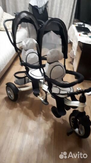 Велосипед трехколесный для двойни или погодок