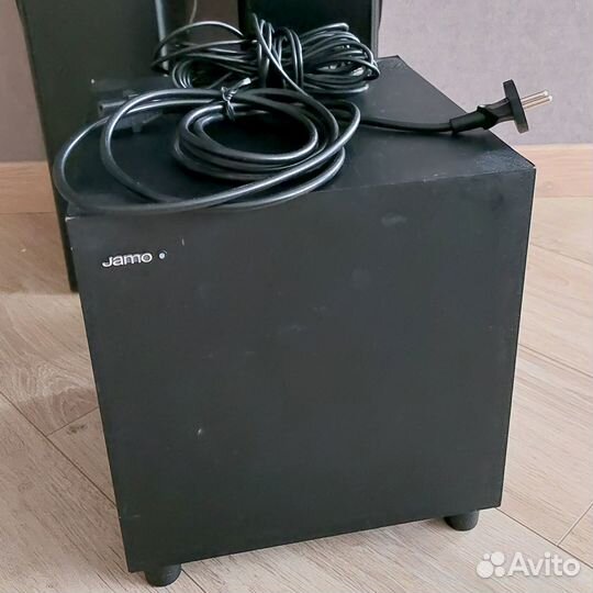 Активный сабвуфер jamo SUB 210