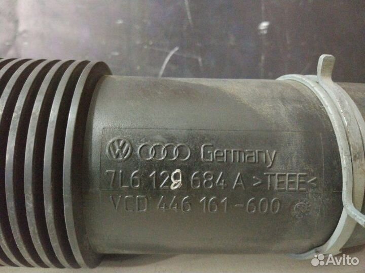 Патрубок впускной Volkswagen Touareg 7L AXQ 2003