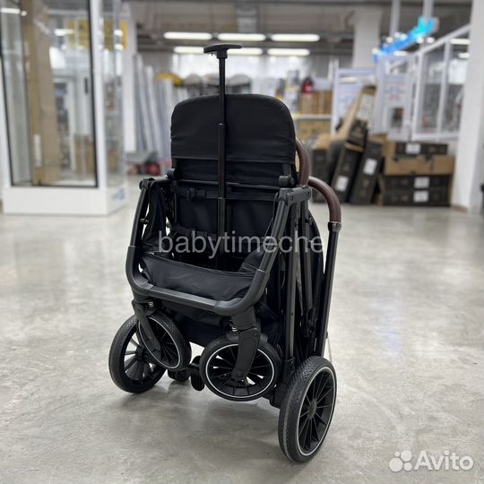 Прогулочная коляска перекидная ручка