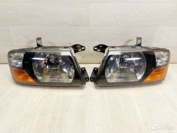 Фары Mitsubishi Pajero 1999-2006 Комплект