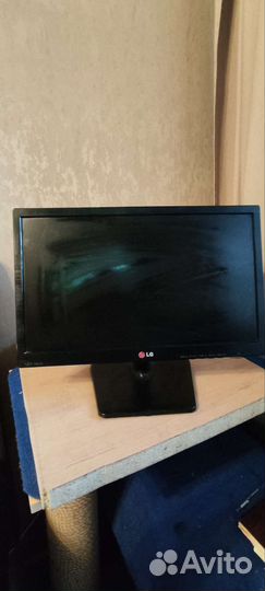 Монитор LG19EN33S