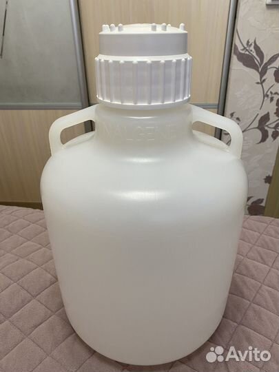 Пластиковая канистра