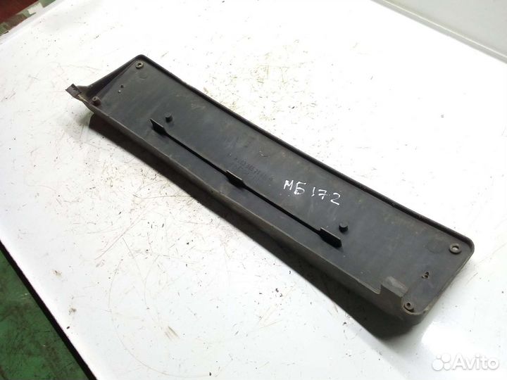 Рамка номерного знака перед Mercedes Benz C230