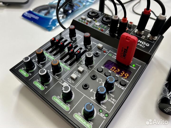 Микшерный пульт для караоке и радиомикрофоны