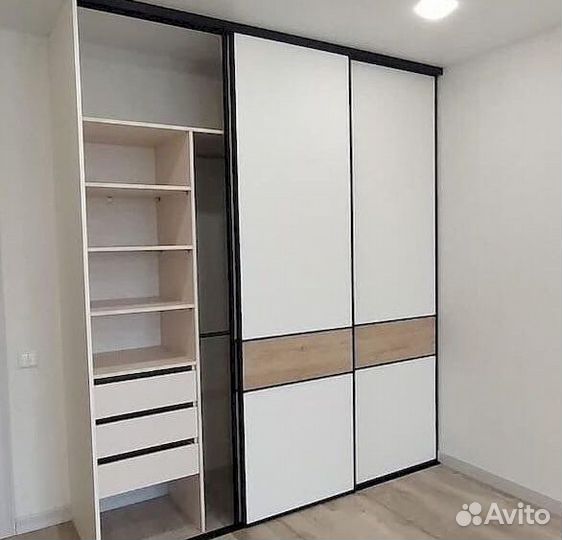 Шкаф купе с зеркалом