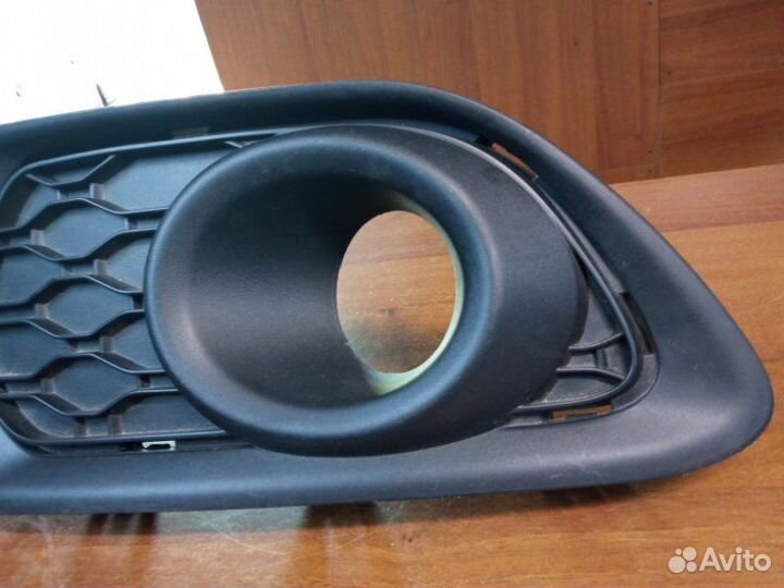 Решетка в бампер накладка птф левая Renault Logan