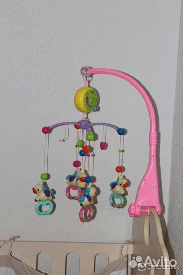 Музыкальный мобиль на кроватку