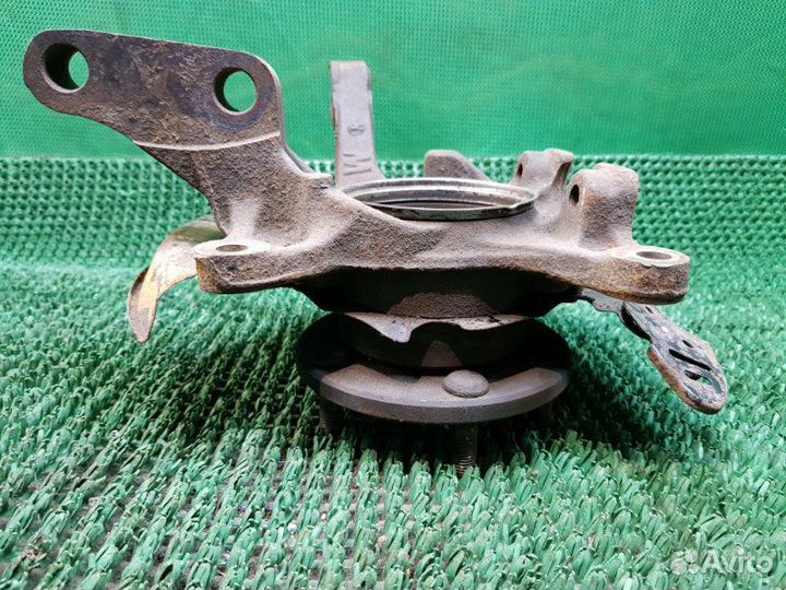 Кулак поворотный передний правый Toyota Camry SV30