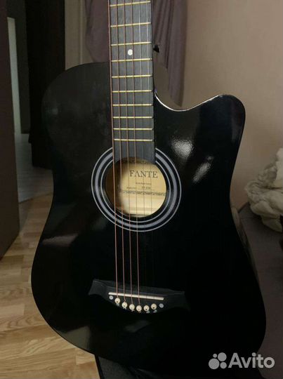 Акустическая гитара