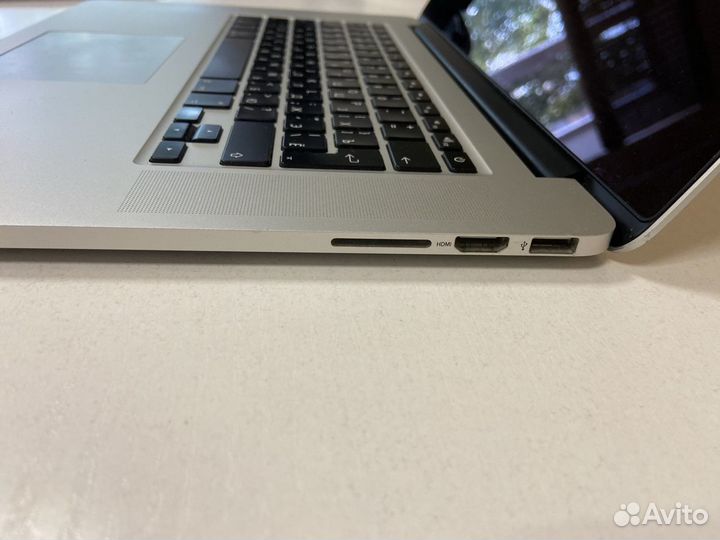 Macbook pro 15 retina mid2015