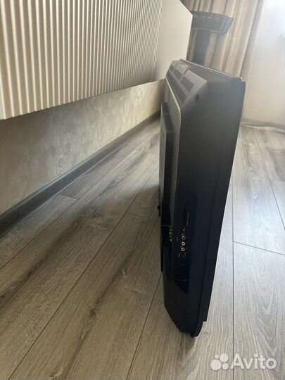 ЖК- телевизор