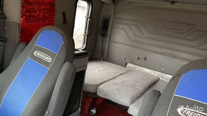 Freightliner Century с полуприцепом, 2003