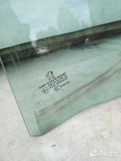 Стекло заднее левое Peugeot 308