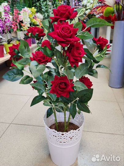 Роза кустовая, искусственные цветы в кашпо