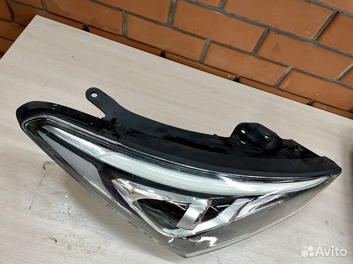 Фара правая Hyundai Santa Fe 3 рест с царапинкой