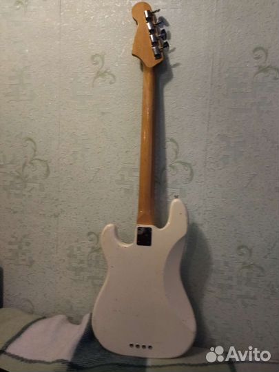 Бас гитара fender