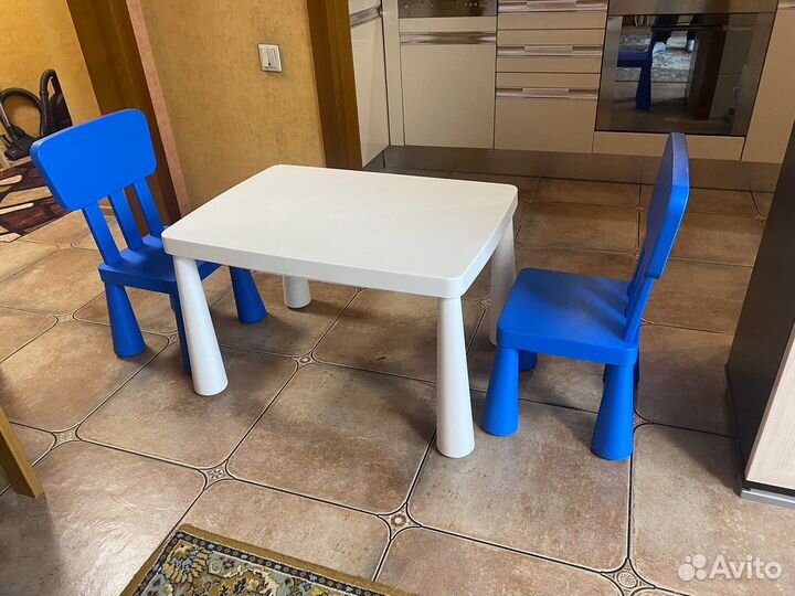 Детский стол и 2 стула IKEA