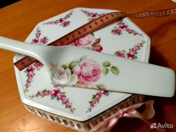 Тортовница с лопаткой 