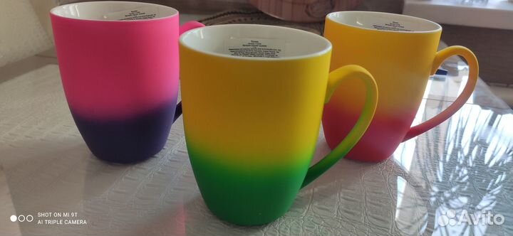 Красивые новые яркие кружки