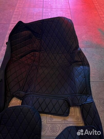 Автомобильные коврики w205 новые. Левый руль