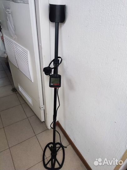 Металлоискатель Quest Q20 (центр)