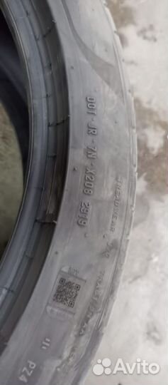 Pirelli P Zero 40 R22