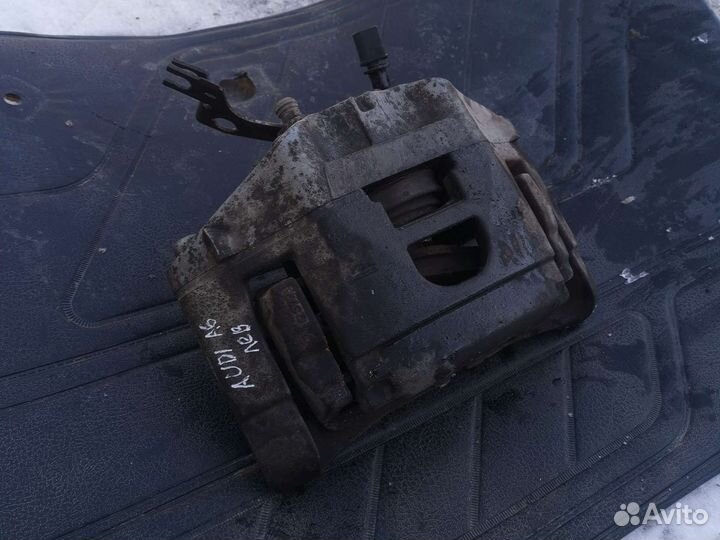 Суппорт передний левый Audi A6 C6