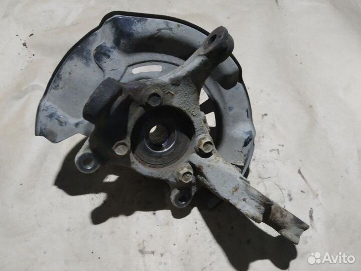 Кулак поворотный левый Toyota Rav4 XA30