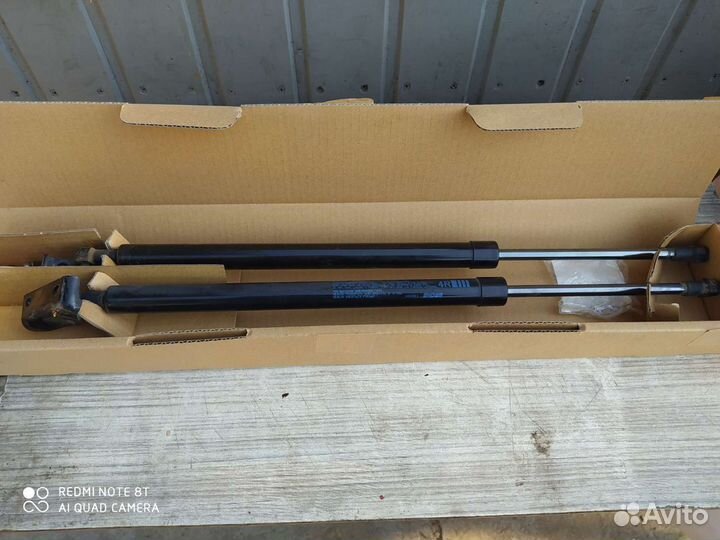 Амортизаторы для багажника Мицубиси Паджеро Спорт