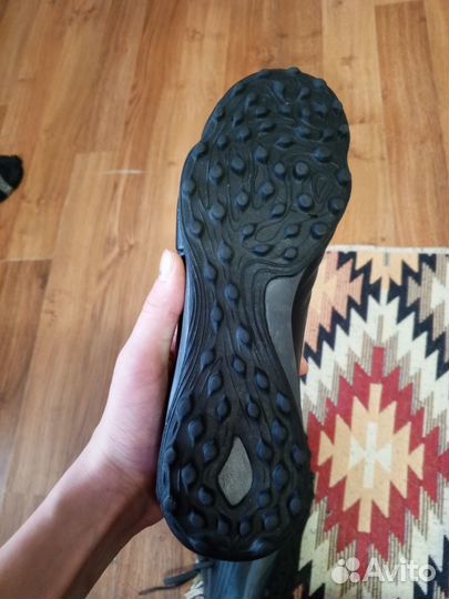 Продаю футбольные бутсы