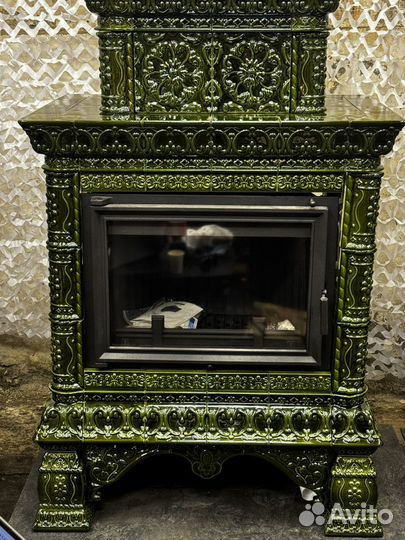 Изразцовый камин с чугунной топкой