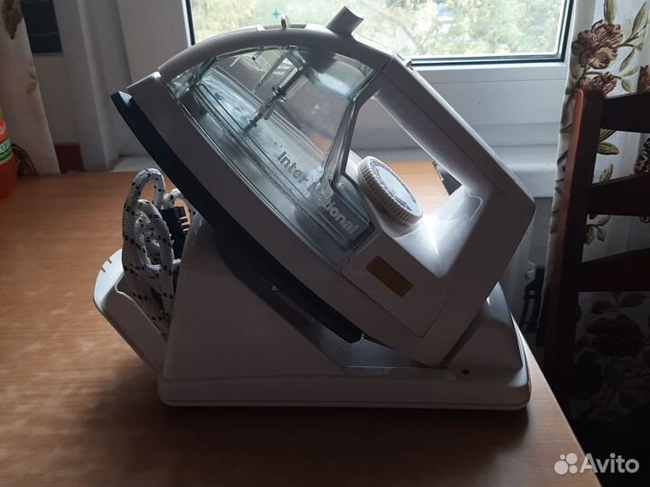 Утюг с парогенератором новый