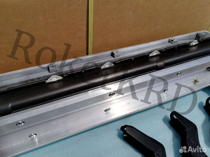 Пороги Toyota Land Cruiser 200 бел подсветка