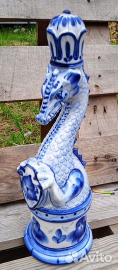 Посуда и предметы интерьера Гжель